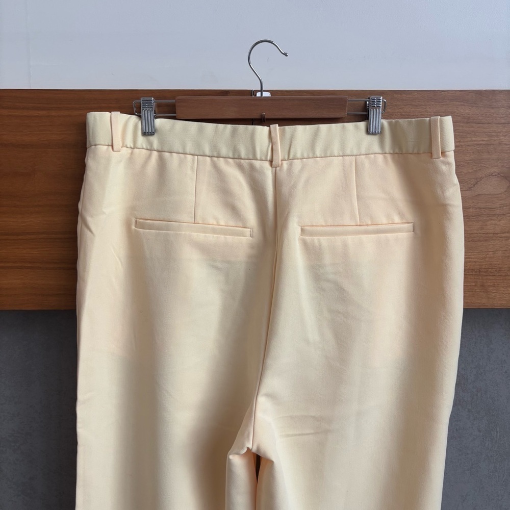 Abercrombie & Fitch Ultra Hight Rise Wide Leg Pant in Yellow, Size 34 - Picture 13 of 16